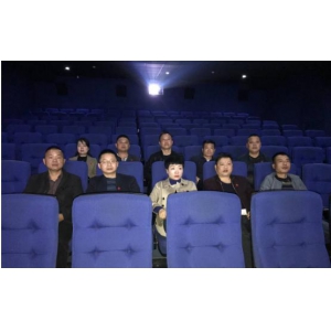 厚德公司党支部组织党员观看纪录片《厉害了，我的国》