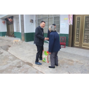 扶贫昌家村，帮扶暖民心